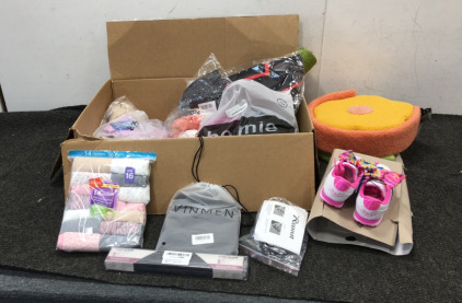 Various Girl&rsquo;s Clothes, Shoes, Cat Scratchers