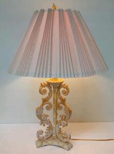 Decorative Baroque-Style Table Lamp