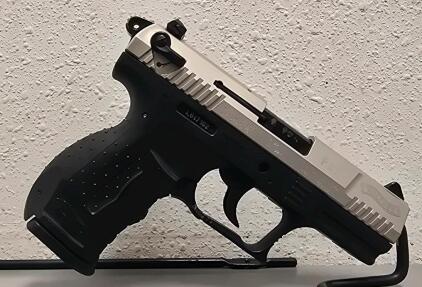 Walther P22 .22LR Two-Tone Semi-Auto Pistol, 3.42" Barrel,Adjustable Sights, SN L047102