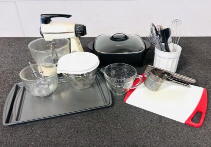 Sunbeam Mixmaster Stand Mixer (Tested), Presto Electric Skillet (Testes), Bakeware, Utensils, Bowls, Accessories Lot