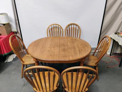Wooden Dining Table Set With Leaves And Matching Chairs Minimal Damage to table top