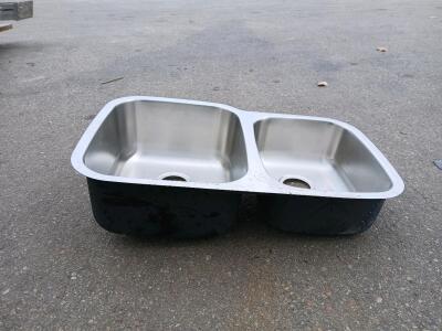 16 Gauge Stainless Steel 60/40 Double Bowl Undermount Kitchen Sink, 32x20.75 in, Model 30587