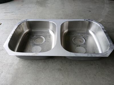 Chemcore ADA-VS5050 Double Bowl Stainless Undermount Kitchen Sink, 31.5"x18.5", Serial#23327