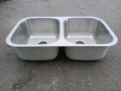 MSI 16-Gauge Double Bowl Stainless Steel Kitchen Sink 32"x18", Undermount, 50/50 Split