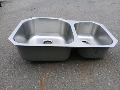 Chemcore Lancer 70/30 VS70309 Double Bowl Stainless Steel Undermount Kitchen Sink 32"x20.5"