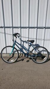 Hybrid City Bike, Step-Through Frame, 700c Wheels, 21-Speed, Maxxis Tires, Blue/Teal