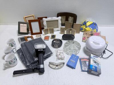 Toshiba ES-70S Electronic Camera Flash with Bracket Mount &ndash; Universal Fit, Vintage Japan & More