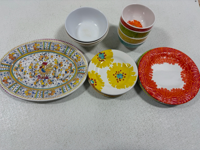 Le Cadeaux Rooster Red Coupe Oval Platter & Assorted Floral Melamine Plates Bowls, 16 Pieces