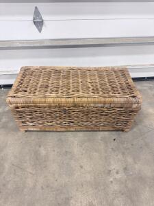 Large Wicker Storage Chest Trunk with Hinged Lid, 36&rdquo; x 16&rdquo; x 16&rdquo; Rectangular, Light Brown