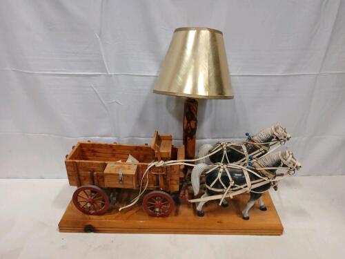 Western Horse-Drawn Wagon Table Lamp &ndash; Wood, Metal Shade, Rustic D&eacute;cor, Approx. 24"x10"x22"