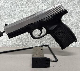 Smith & Wesson SW40VE .40 S&W Semi-Auto Pistol, Stainless/Polymer, Ser# DYL0838