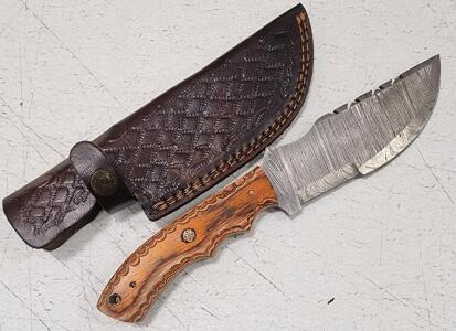 (1) Fixed Blade Damascus Steel Tracker Knife With Wood Handle And Sheath