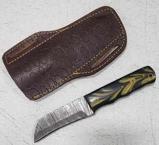 (1) Fixed Blade Damascus Steel Utility Knife With Resin Handle And Sheath