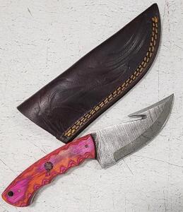 (1) Fixed Blade Damascus Steel Gutting Knife With Wood Handle And Sheath