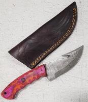 (1) Fixed Blade Damascus Steel Gutting Knife With Wood Handle And Sheath