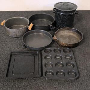 7-Piece Mixed Cookware Lot with Stock Pot, Muffin Tin, Skillets & Baking Tray, Black Finish