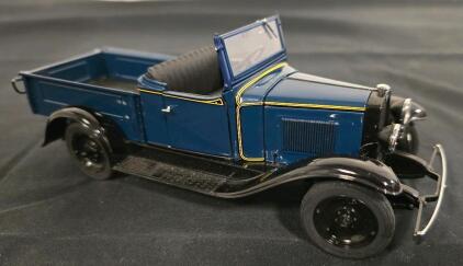 1931 Chevrolet Roadster Pickup Diecast Model 1:18 Scale, Blue/Black, Opening Doors & Engine