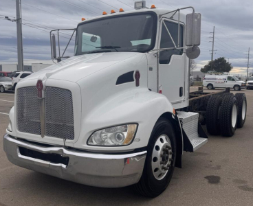 2010 KENWORTH T370 - DIESEL!
