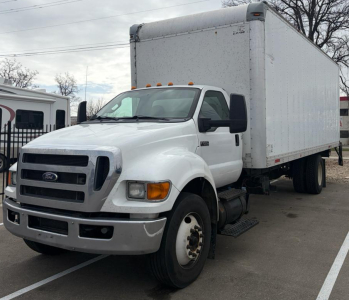 2015 FORD F-650 - DIESEL!