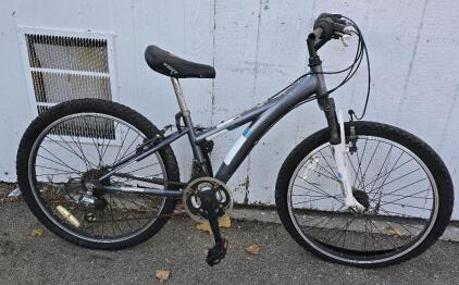 24" GRAY Diamondback Tess (PLEASE READ DESCRIPTION)
