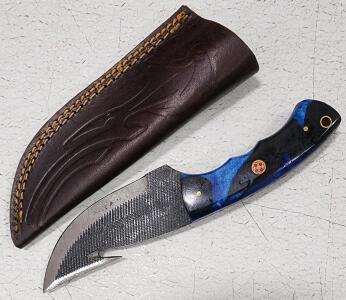 (1) Fixed Blade Cold Steel Gutting Knife With Resin Handle And Sheath