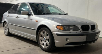 2005 BMW 325i - SUNROOF!