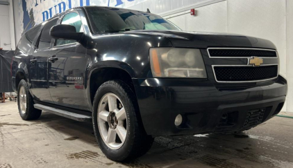 2011 CHEVROLET SUBURBAN - 4X4!