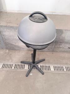 George Foreman Electric Outdoor Pedestal Grill, 19.5" Non-Stick, Lid & Stand