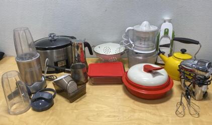 Cuisinart Slow Cooker - Nutribullet- Cuisinart Blender - pyrex - Microwave Cooker - and More ( All Power On )