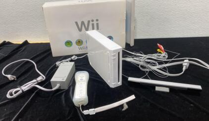Wii Sports - (Powers On) - One Controller