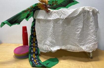 Crib - 26x32. - Dragon Kite - Plastic Plates