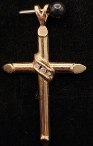 (1) 10K Gold Diamond Nail-Style Cross Necklace Pendant