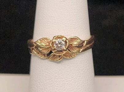(1) Size 7 1/2 14K Gold Rose-Flower Diamond Engagement Ring