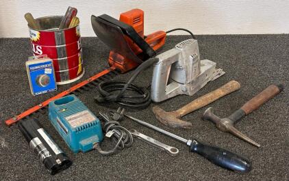 Mixed Power & Hand Tools Lot: Lawnmate Hedge Trimmer, Skil Jigsaw, Makita Charger, Plumbing Kit, Electric Powertools Tested and Work.
