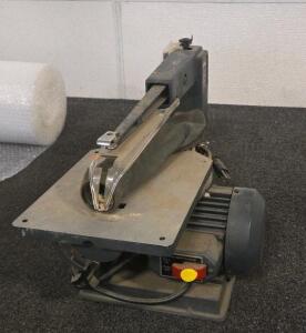 Craftsman 16" Scroll Saw, 1/6 HP, Metal Table, Dust Collection, Blade Guard, Model 113 Series (Tested and Works)