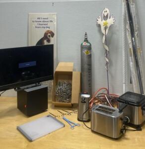 Vizio 23&rdquo; TV - (Works) Fryer-Toaster- Can Opener (. All Power On ) Oxygen Tank and Much More