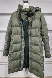 (1) Size L Patagonia Women's Down With It Parka