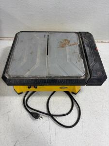 QEP 650XT 3/4 HP 7" Tabletop Wet Tile Saw, Stainless Steel Table, 17" Rip Cut, Portable Handle. Powers on