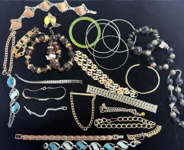 Mixed Lot of 19 Women's Costume Bracelets & Bangles &ndash; Chain, Bead, Enamel, Faux Gemstone