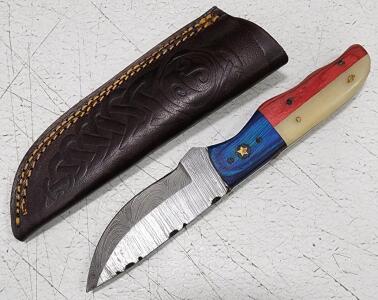(1) Fixed Blade Damascus Steel Utility Knife With Wood And Resin Handle And Sheath