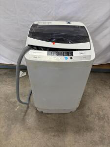 ZENY HD-002 Fully Automatic Compact Washing Machine, 4.5kg, Top Load, 110V, Digital Controls. Powers On.