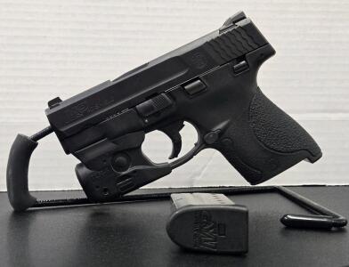 Smith & Wesson M&P 40 Shield, .40 S&W Pistol, Streamlight TLR-6 Sight, 7-Rd Mag, SN HVS8490