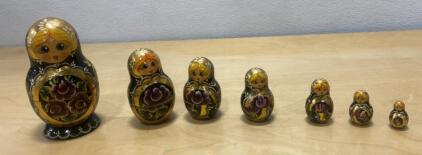 Abramtsevo Russian Matryoshka Dolls 7-Piece Set, Hand-Painted, 1992, Signed by N. Sukhanova