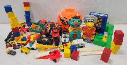 (1) 1977 Vintage Jacky Money Gobbler Plastic Bank (1) Vintage "Arny Money Gobbler" Plastic Coin Bank And Assorted Vintage Toys