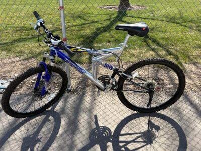 Mongoose XR-200 Full Suspension Mountain Bike, 26&rdquo; Wheels, Aluminum Frame, 21-Speed, Front Disc Brake. Please inspect in person.