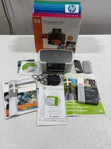 HP Photosmart 425 GoGo Photo Studio | Portable 4x6 Photo Printer, Q6366A, USB, PictBridge, S/N CN57J251Y8. Powers on.
