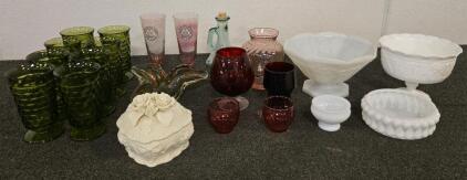 Mixed Vintage Glassware & Porcelain Lot - 17-Piece, Milk Glass, Circus Circus Casino, Art Glass