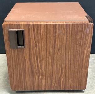 Sanyo SR-172H Mini Refrigerator, Brown Faux-Wood, Compact, Serial 970935103