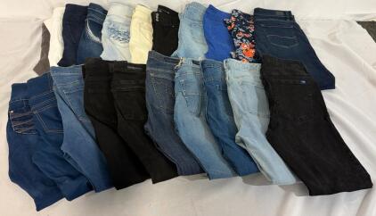 (21) Pairs Women&rsquo;s Jeans Sizes 11-13, Multiple Colors, Materials