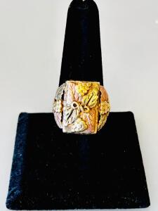 Black Hills Gold Style Men&rsquo;s Ring, Tri-Color Gold, Grape & Leaf Motif, Large Rectangular Face (Size 9)